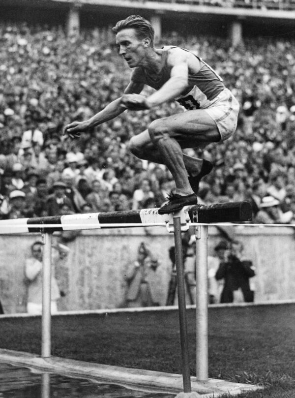 Volmari Iso-Hollo Berliinin olympialaisissa 1936.-0