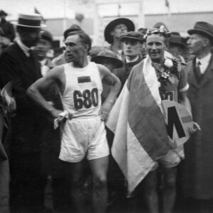 Maratonin voittaja Hannes Kolehmainen Antwerpenin olympialaisissa 1920.-0