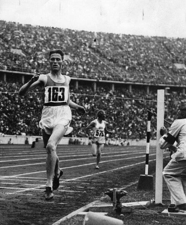 5000 m juoksun voittaja Gunnar Höckert Berliinin olympialaisissa 1936.-0