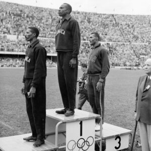 400 metrin juoksun palkintojenjako, Herbert McKenley, George Rhoden ja Ollie Matson Helsingin olympialaisissa 1952 -0