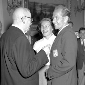 Emil Zatopek, Dana Zatopkova ja presidentti Paasikivi Helsingin olympialaisissa 1952-0