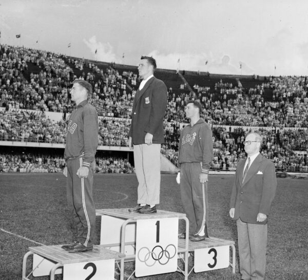Kuulantyönnön palkintojenjako, Darrow Hooper, Parry O'Brien ja James Fuchs Helsingin olympialaisissa 1952-0