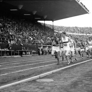 Emil Zatopek ja Herbert Schade johtavat loppukilpailua Helsingin olympialaisissa 1952-0