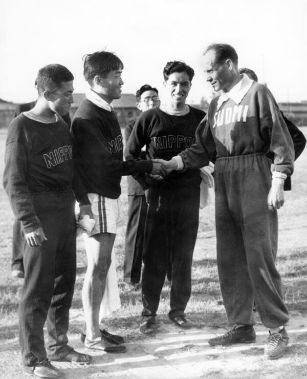 Paavo Nurmi ja japanilaisia urheilijoita 1932-0