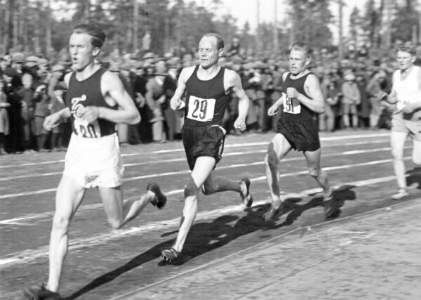 Volmari Iso-Hollo ja Paavo Nurmi 1933-0