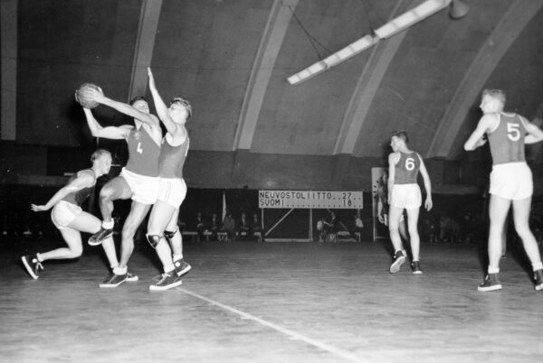 Koripallo-ottelu Suomi-Neuvostoliitto Helsingin olympialaisissa 1952-0