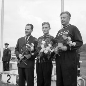 300 metrin vapaakiväärin moniasentokilpailun mitalistit Helsingin olympialaisissa 1952-0