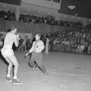 Välikohtaus koripallo-ottelun Ranska-Uruguay lopussa Helsingin olympialaisissa 1952-0