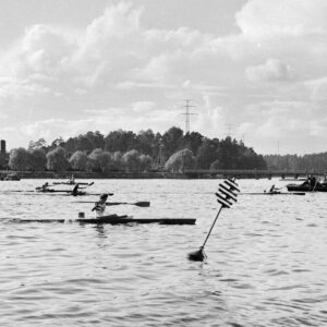 Naisten kajakkiyksiköiden 500 metrin melonnan maaliintulo Helsingin olympialaisissa 1952-0