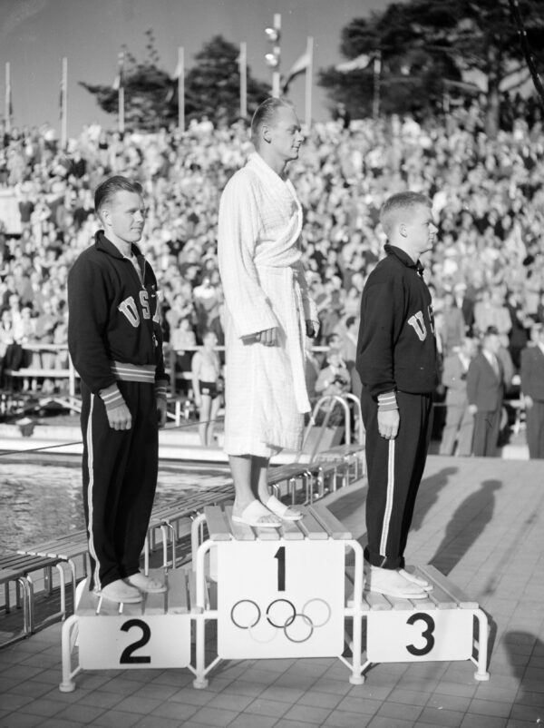 Miesten 3 metrin ponnahduslautahyppyjen palkintojenjako Helsingin olympialaisissa 1952-0