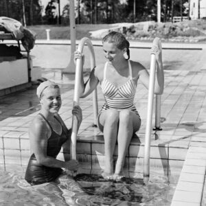 Carol Frick (USA) ja Patricia "Pat" McCormick (USA) (oik.) Helsingin olympialaisissa 1952-0