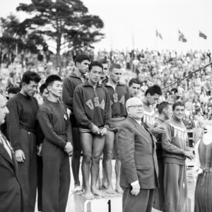 Miesten 4 X 200 metrin vapaauintiviestin palkintojenjako Heelsingin olympialaisissa 1952-0