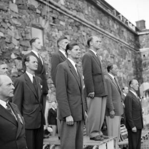 Purjehduksen louhi-luokan palkintojenjako Särkänlinnassa Helsingin olympialaisissa 1952-0