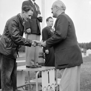 Vilho Ylönen saa mitalinsa Helsingin olympialaisissa 1952-0