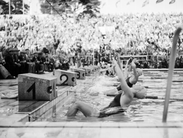 Naisten 100 metrin selkäuinnin loppukilpailu Helsingin olympialaisissa 1952-0