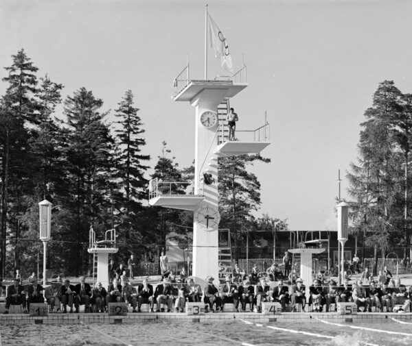 Uimastadionin hyppytorni Helsingin olympialaisissa 1952-0