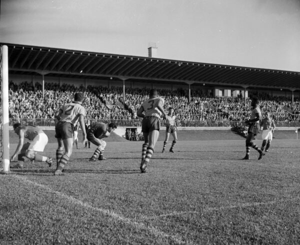 Jalkapallo-ottelu Brasilia-Hollanti Helsingin olympialaisissa 1952-0