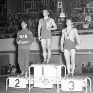 Gholamreza Takhti, David Tshimakuridze ja György Gurics Helsingin olympialaisissa 1952-0