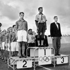 Maahockeyn palkintojenjako Helsingin olympialaisissa 1952-0