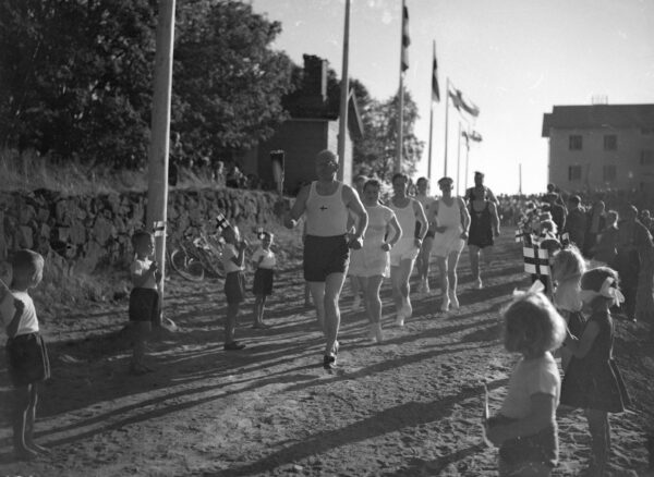Soihdunkantaja Ville Pörhölä Torniossa 8.7.1952-0